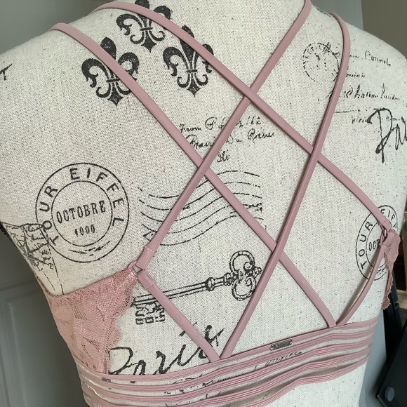 ⭐️ PINK Lace Bralette ⭐️ - Picture 6 of 8